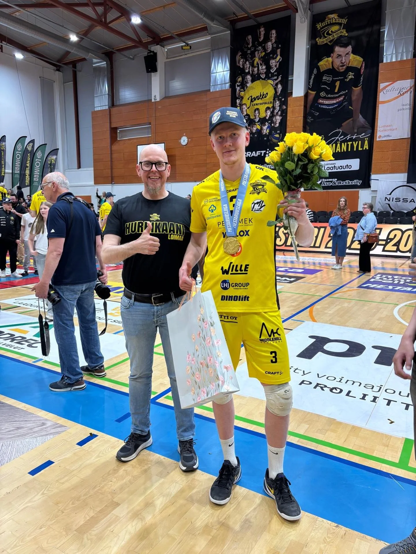 Onnittelut Suomen mestareille ja kummipelaaja Henri Hynn&auml;lle loistavasta kaudesta! 🥳🥇🏆

@hurrikaaniloimaa 
@henrihynna 
#hurrikaaniloimaa #suomenmestari #mestaruusliiga #suomenrealisointi