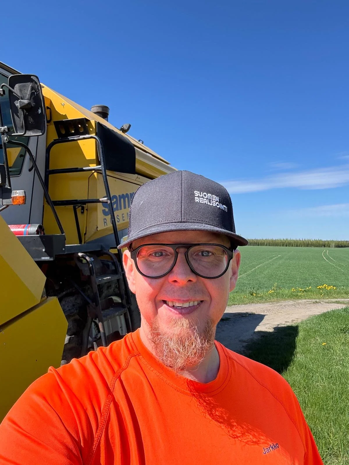 Suomen Realisointi Oy ostaa maatalouskoneesi. Ota yhteyttä.