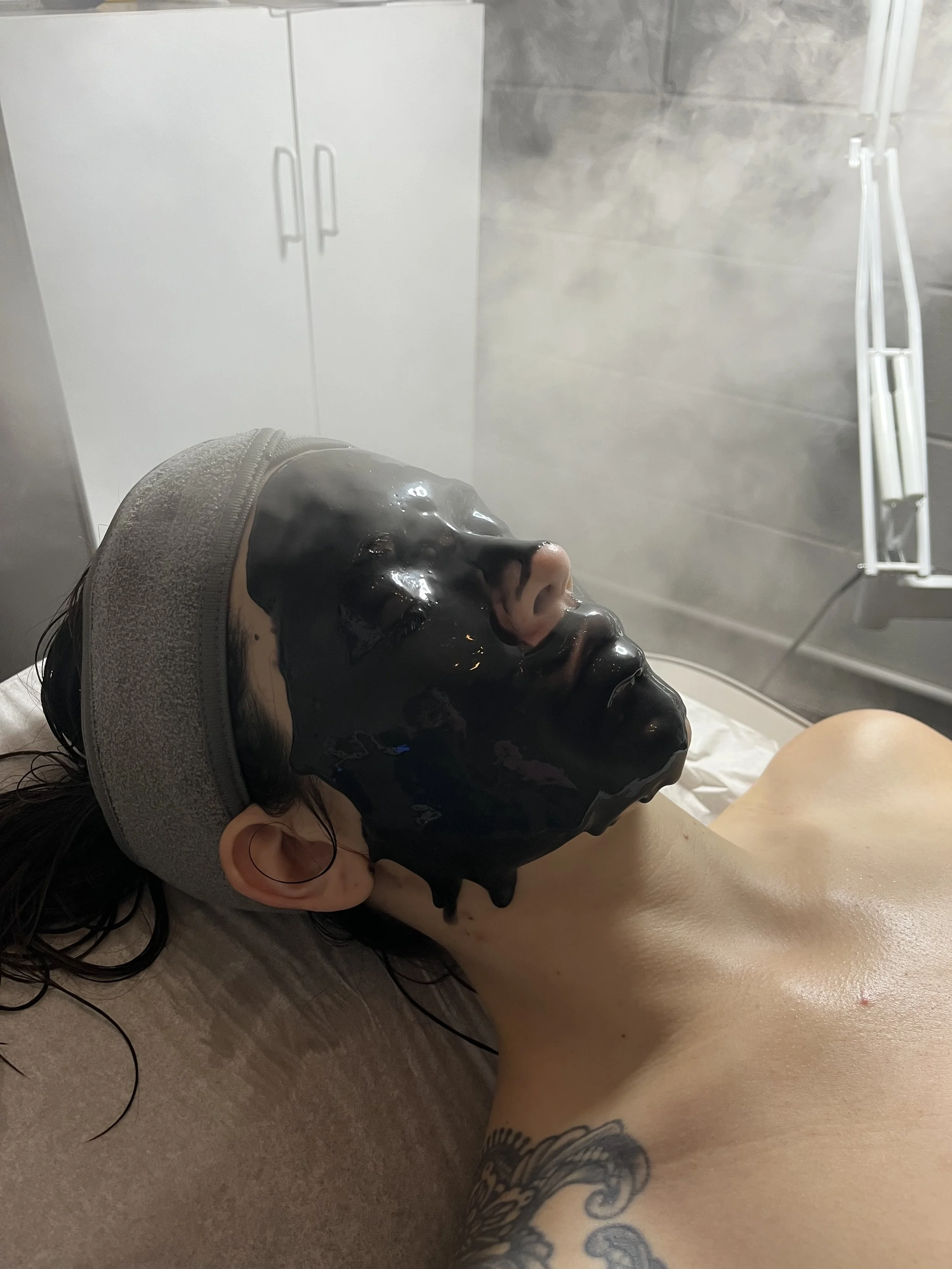 The purifying charcoal hydro jelly mask