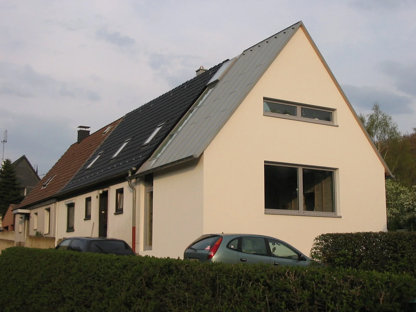 Architekt Schluck Anbau mit Glasfuge Giebelansicht