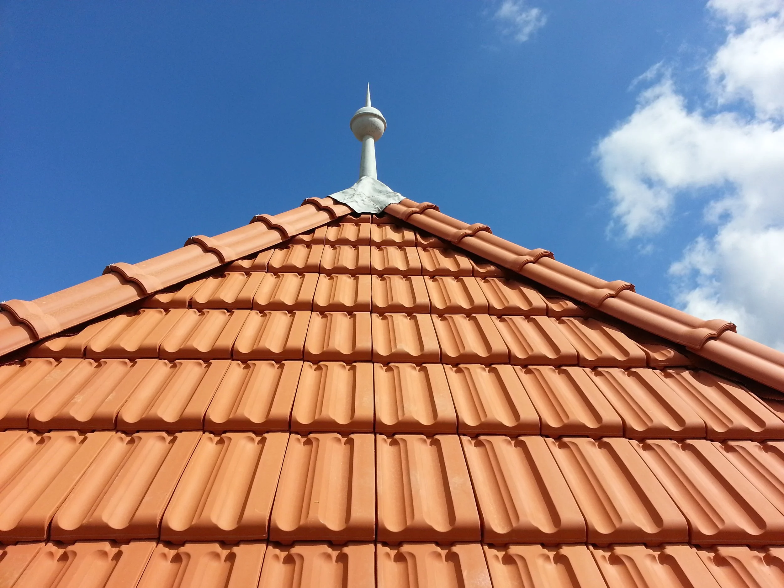 Reformpfanne-Dachziegel-neu-saniertes-Dach