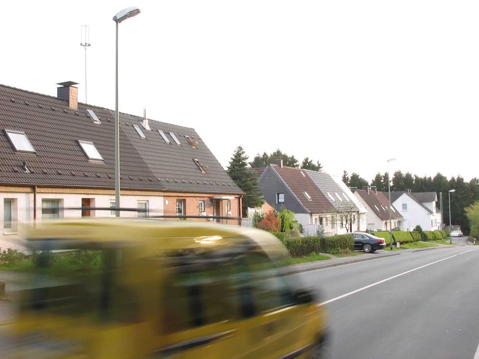 Anbau an ein Reihenhaus mit Glasfuge