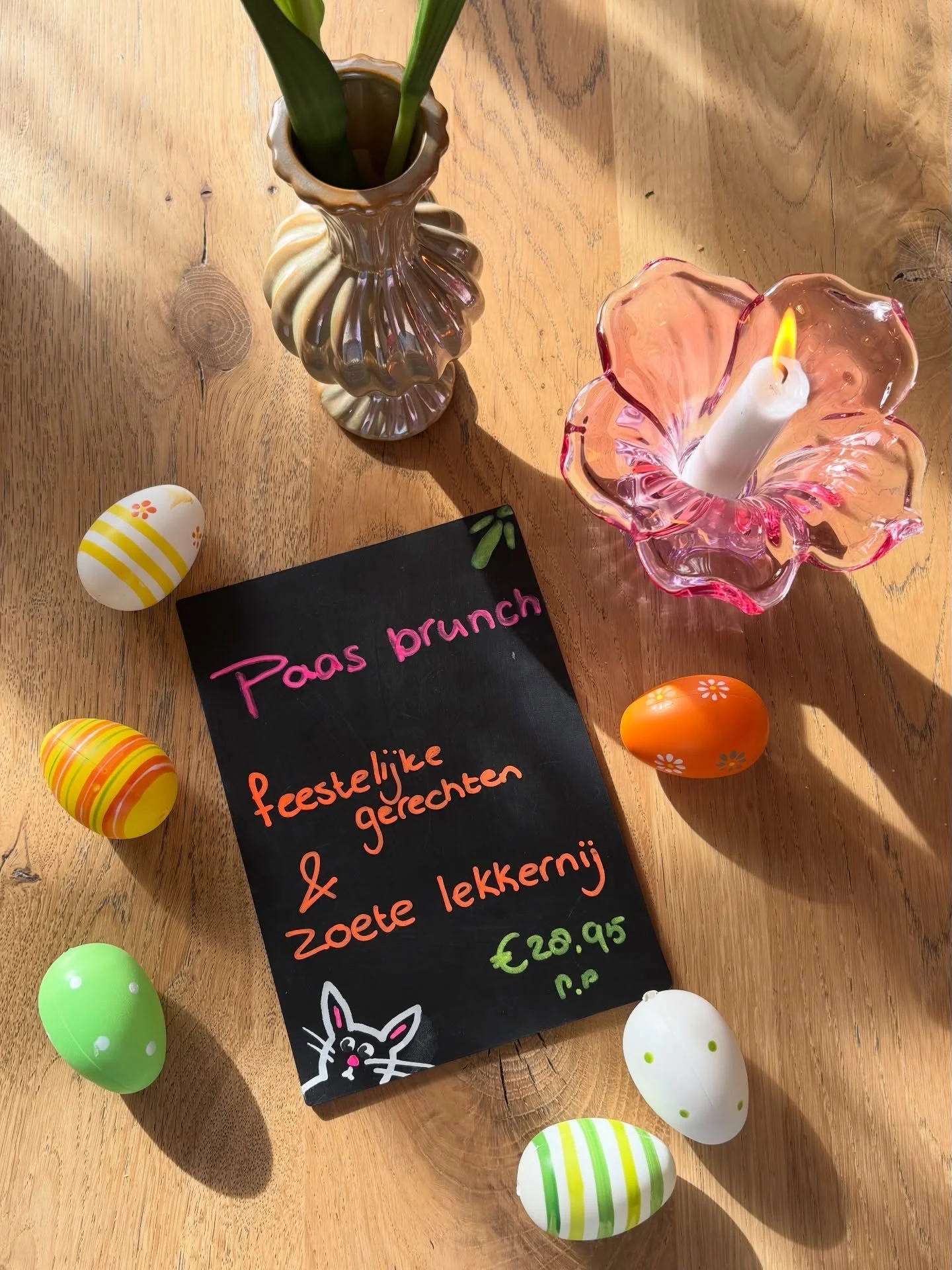 Reserveer snel! 
🌸Paasbrunch bij Overzee🌸
Een heerlijk uitgebreide Paasbrunch met rijke belegde broodjes, vers gemaakte soep en huisgemaakte zoetigheid! 🐣🥐Dit voor &euro;28,95 per persoon. Reserveer via de site of bel 0519-235001