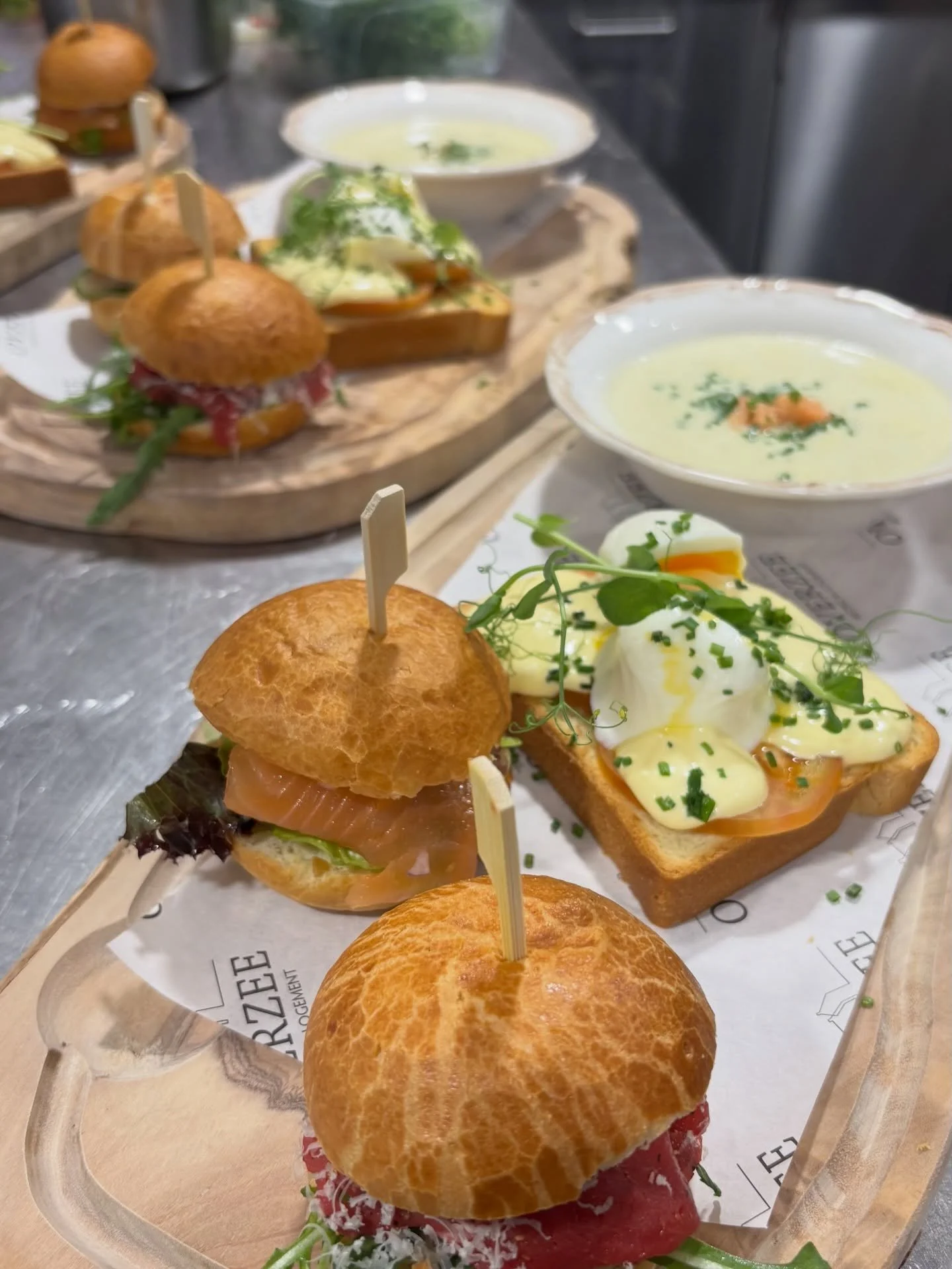 🐰Paasbrunch! Eerste Paasbrunch was weer geslaagd. Krijg je nu ook al honger? Morgen kan je nog aanschuiven! Reserveer snel! 🌸