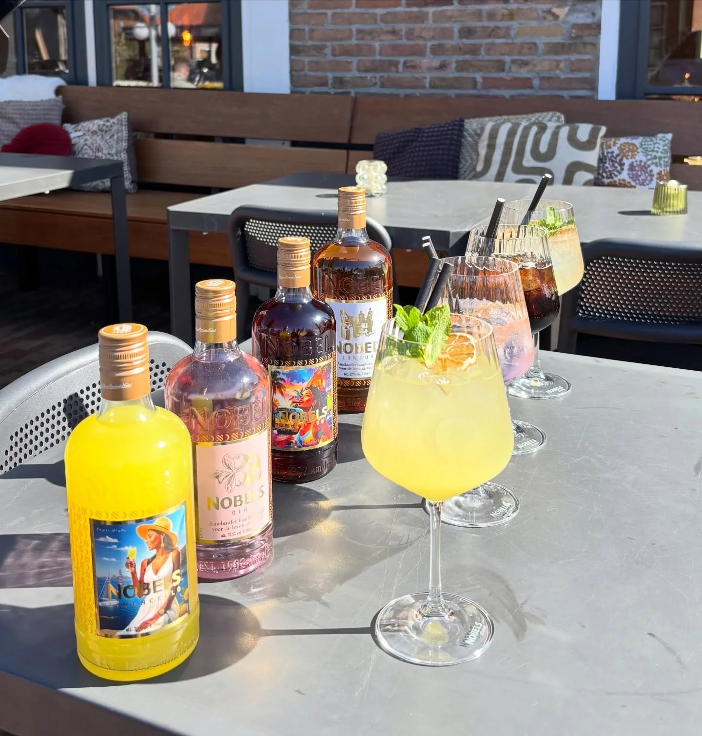 Wist je dat wij elke dag van 15:00 tot 17:00 cocktails voor een speciale prijs aanbieden! 🍹Met onder andere de Nobel drinks. NEW Nobels rum met cola 🍋 Tot zo!