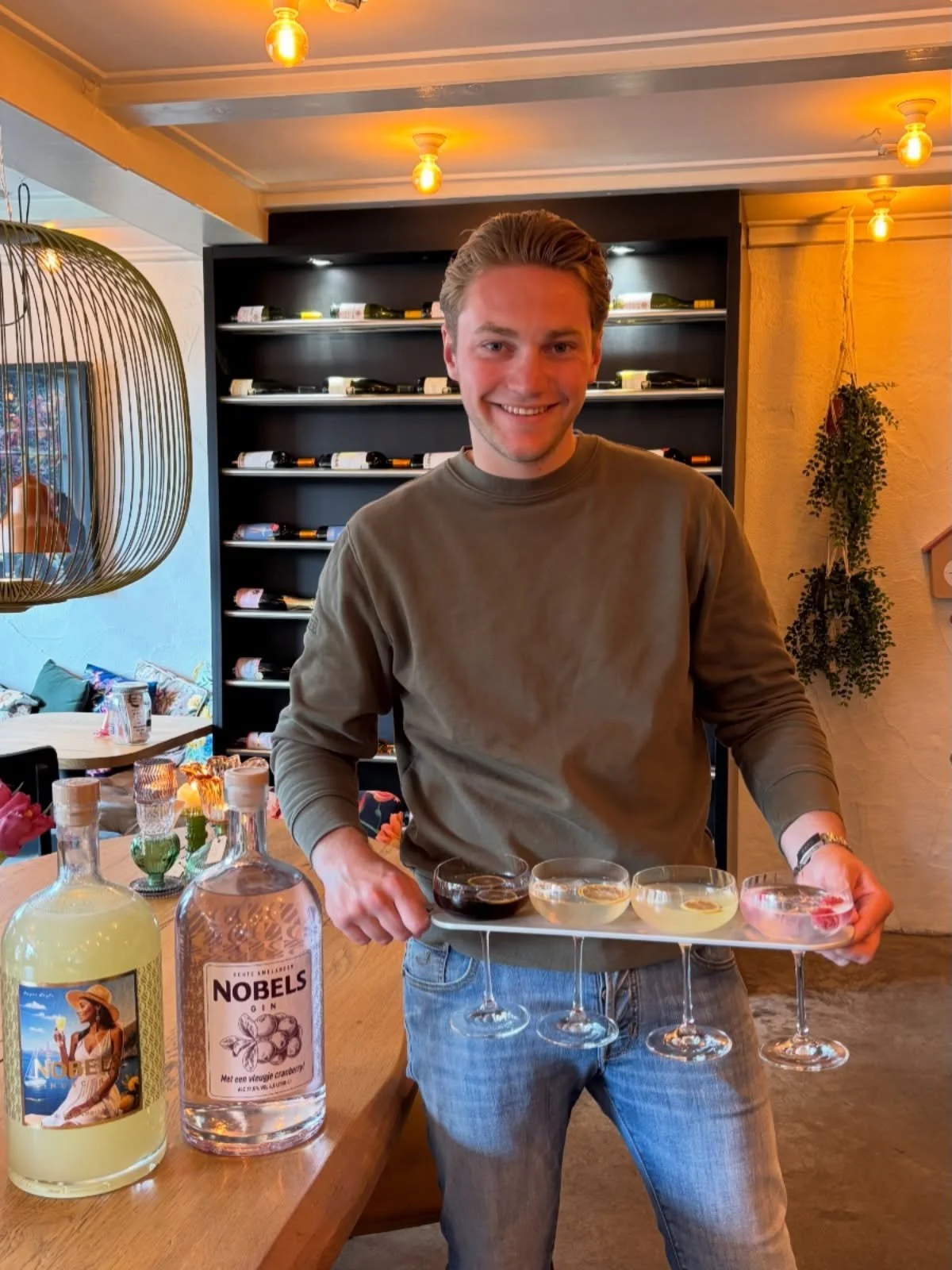✨Stijn zijn favoriet✨

Wil of kan jij ook nooit kiezen? no worries! Nu ook bij Overzee de Nobels flight. De top 4 Nobel drinks om te proberen of gewoon omdat ze allemaal zo lekker zijn. Je krijgt een Nobels gin tonic, Nobels ginger beer, Nobels dark 