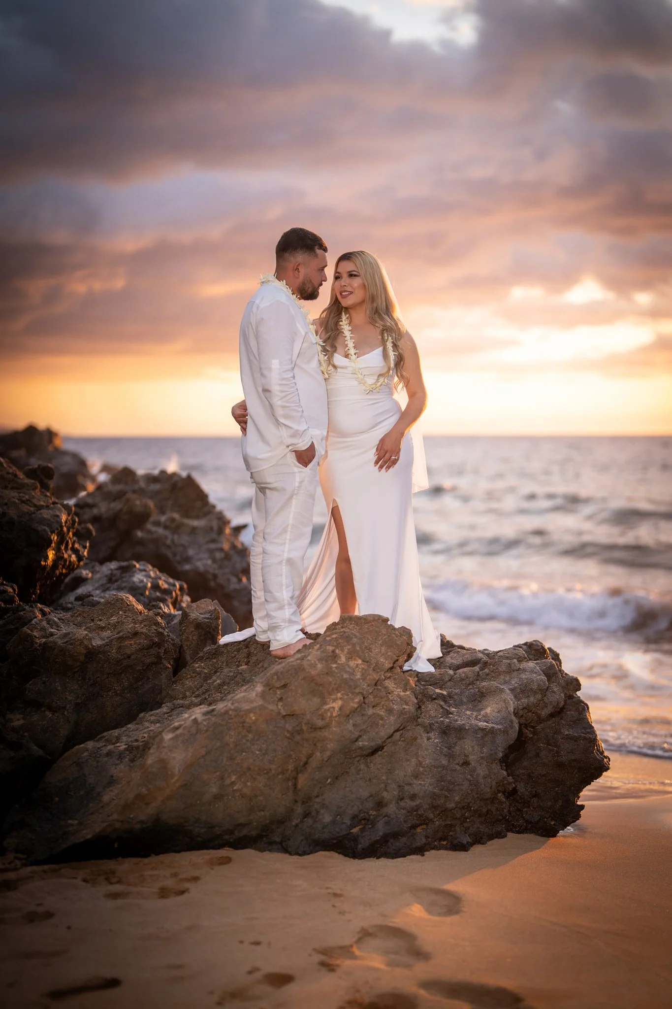 Carpe-diem-design-studio-Maui-elopement-beach-2024-29.jpg