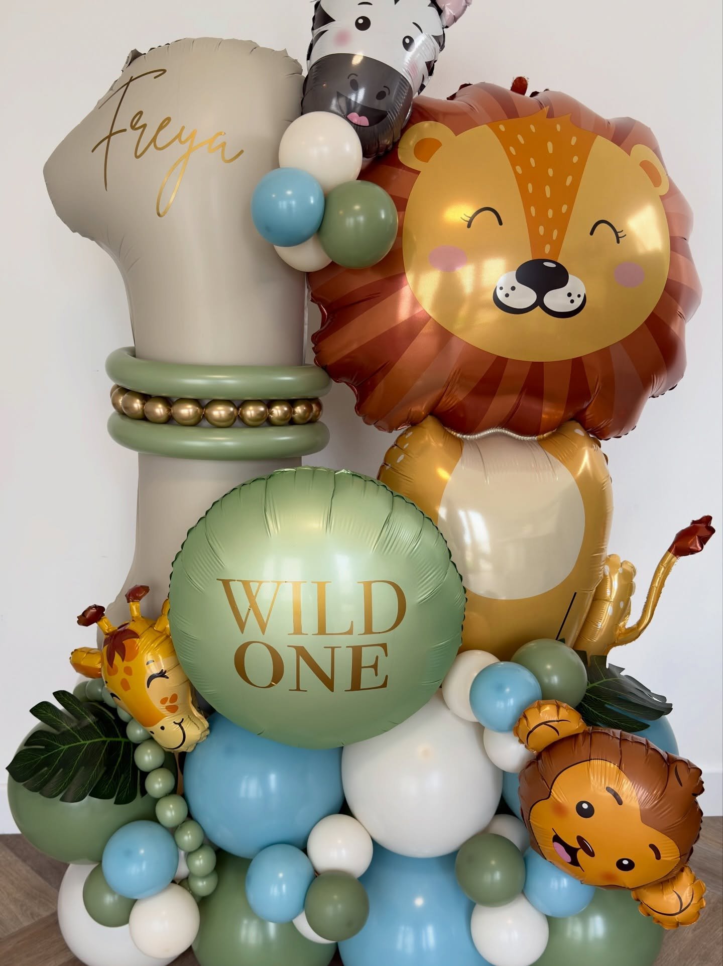 Freya is a Wild One! 
This theme is so cute ☺️ 

Luxury large balloon stack 💕🎈