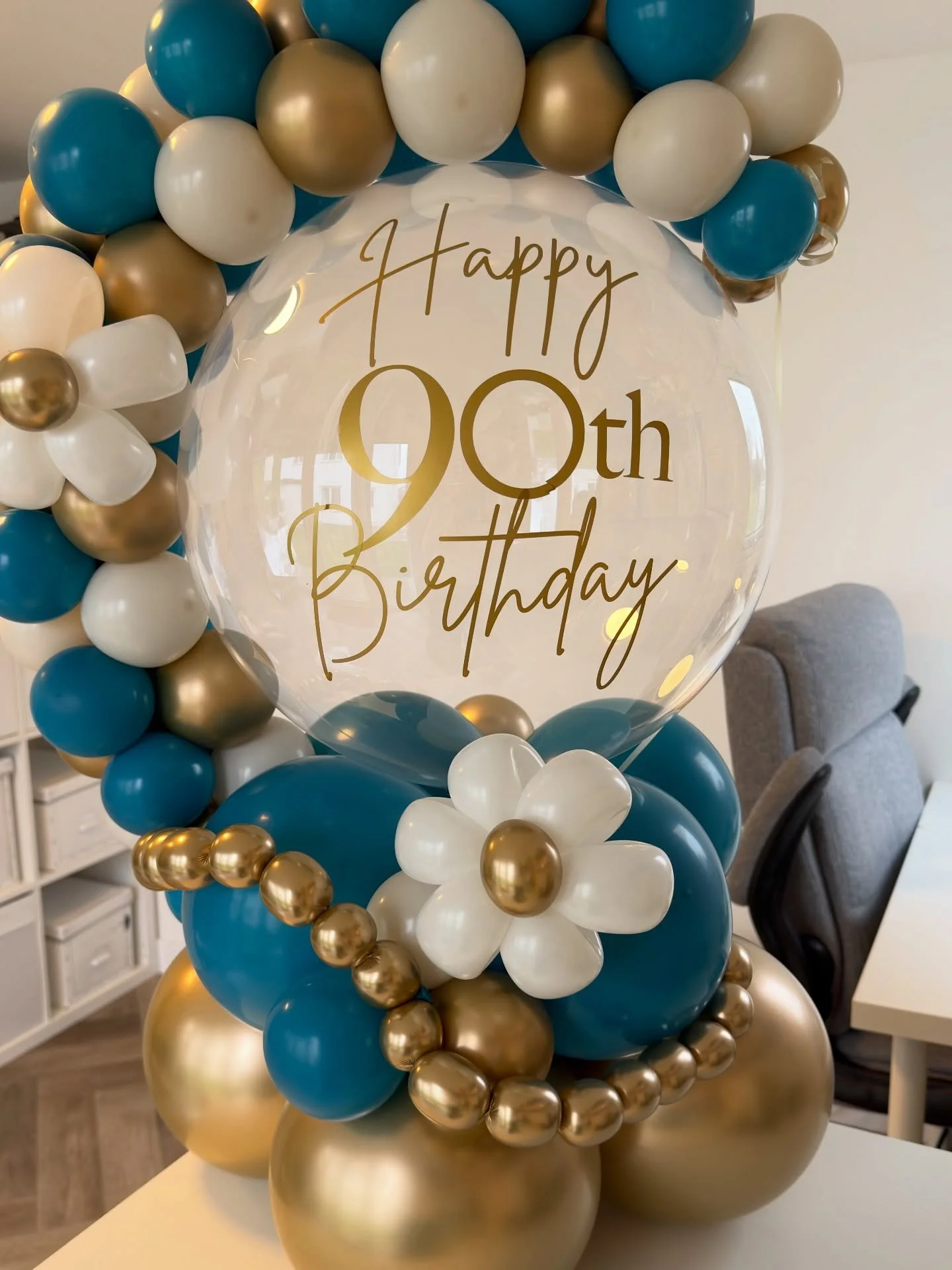 Balloon hug for a very special 90th birthday 🤍🎈⭐️

https://www.celebrationsbyclaire.co.uk