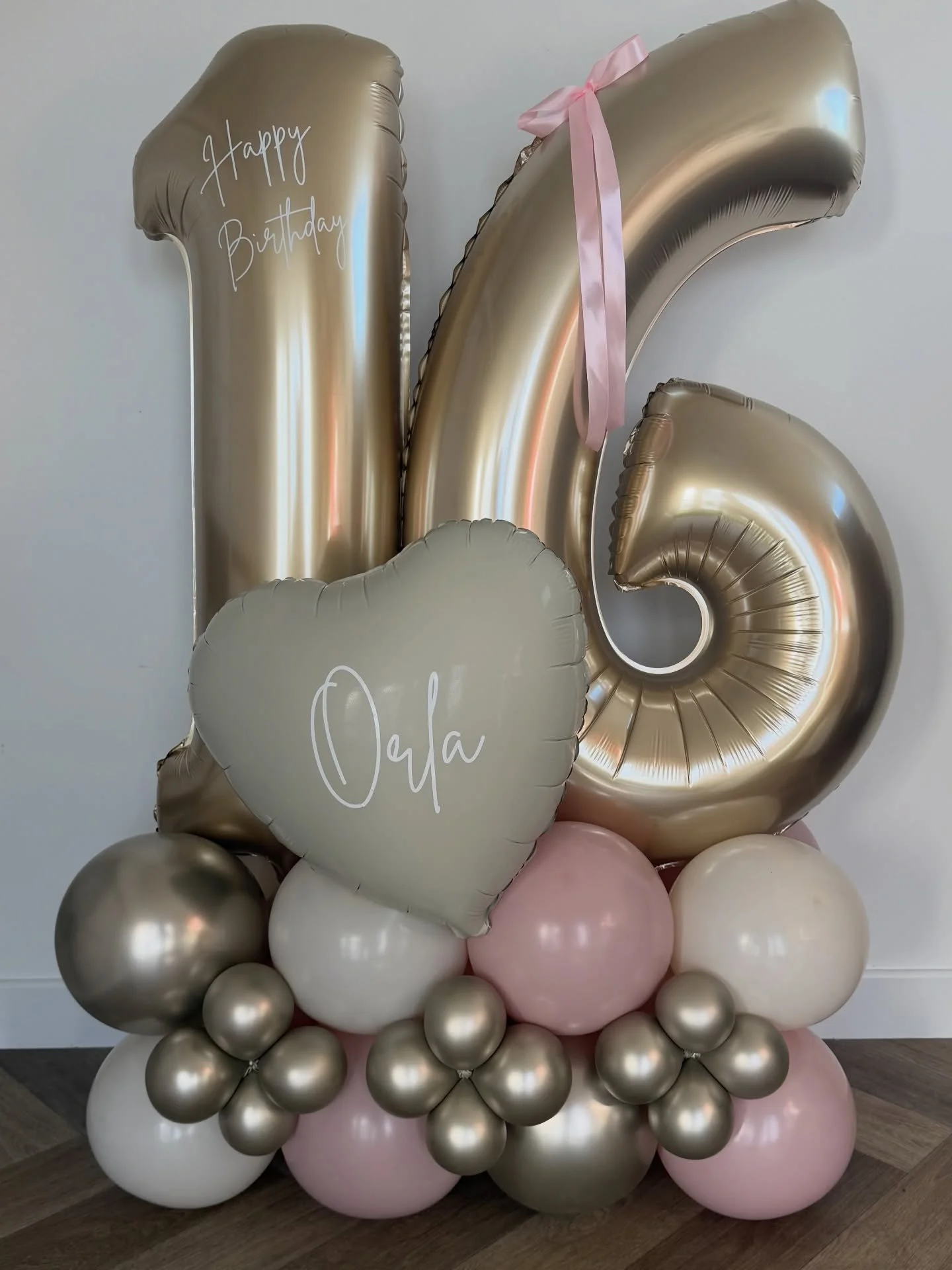Such a busy weekend 🎈 loads of displays coming your way! First up is this gorgeous double stack for Orla, loving the champagne golds and dusty pinks 💕
I&rsquo;ll be replying to messages later this afternoon.

#balloonstack #sweet16 #invernessballoo