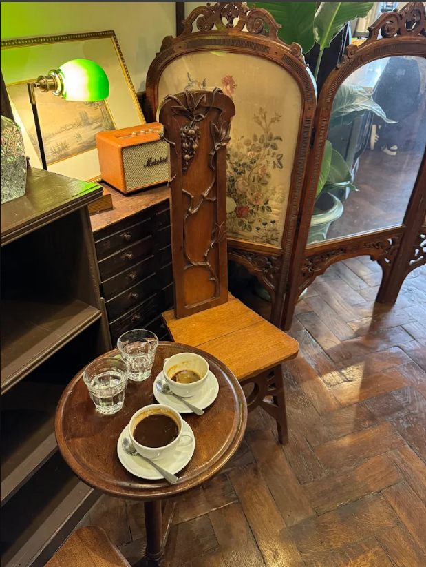 "Saint Pearl" coffee shop. 42 Saint-Jacques street, 75005 Paris.