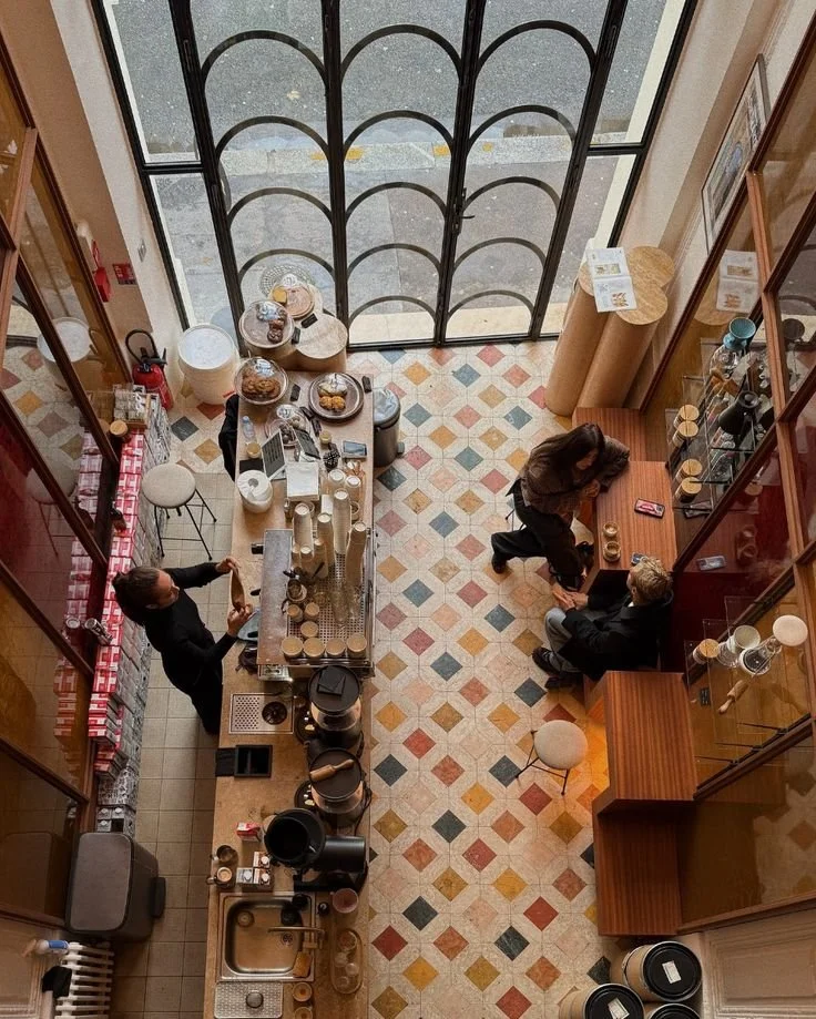 "Noir" coffee shop in a old passageway. 33 richer street, 75009 Paris.