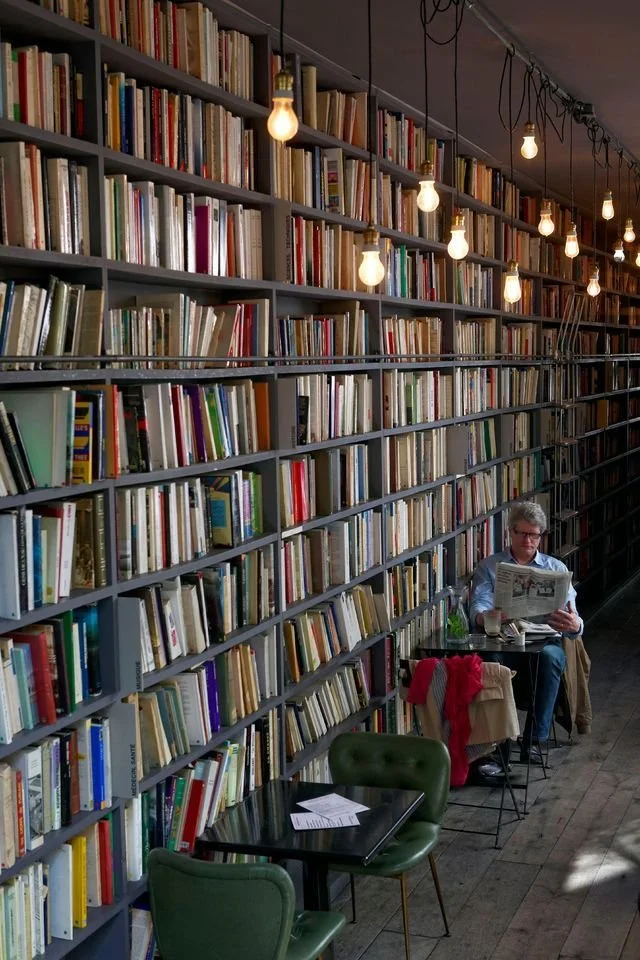 "Used book café", coffee shop. 111 Bd Beaumarchais, 75003 Paris.