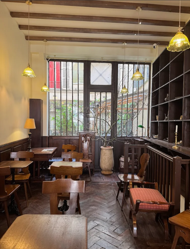 "Saint Pearl" coffee shop. 42 Saint-Jacques street, 75005 Paris.