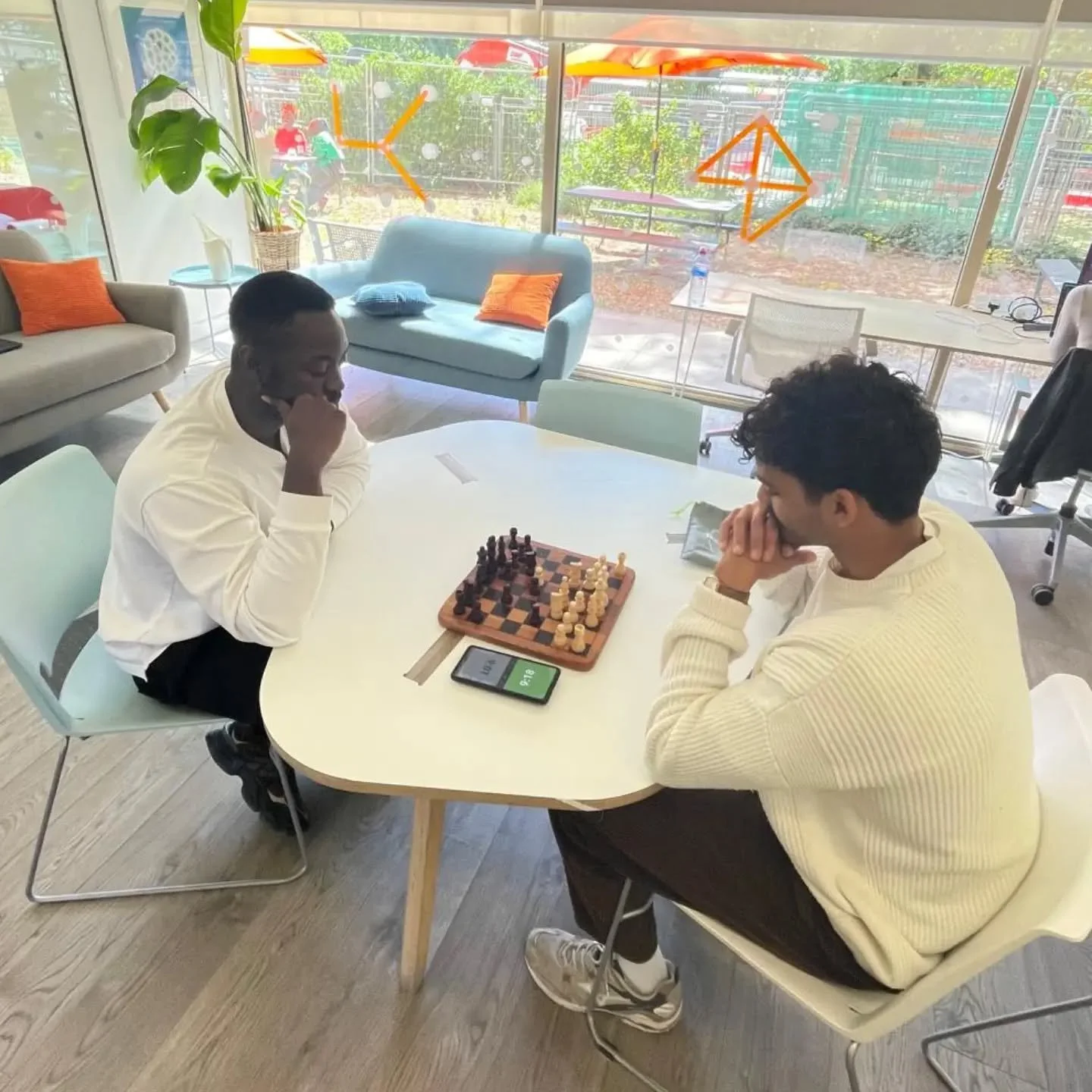 This made us sooooo happy today! Two Health Foundry members from different teams finding common ground over a game of chess. ♟️
This is the community bit. We love it. 😍
#HealthFoundry #Coworking #Community #London