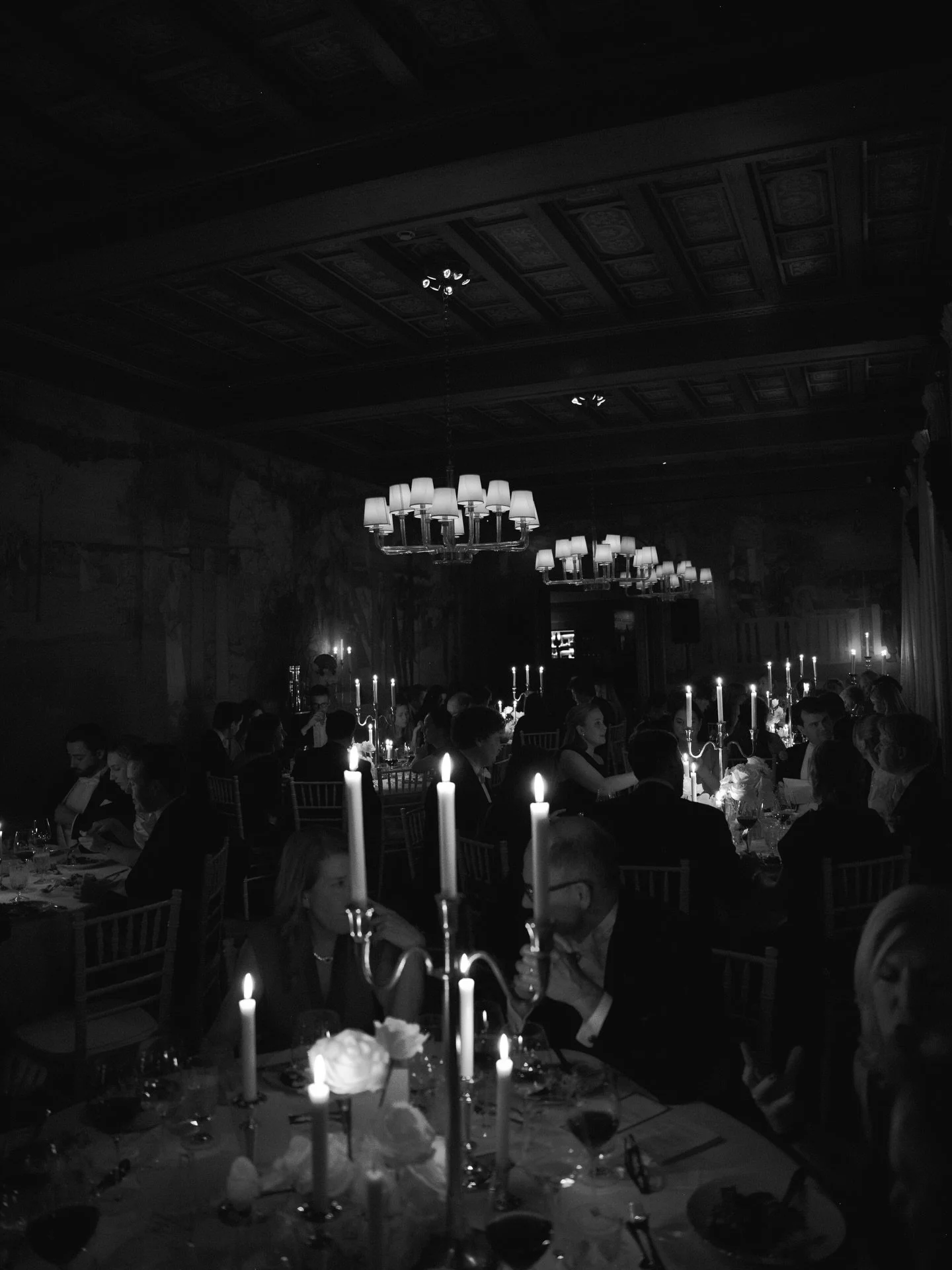 If there&rsquo;s a mirror I just can&rsquo;t help it 🕯️🥀

Vendela &amp; Hampus, November 29 2025 at Villa Pauli