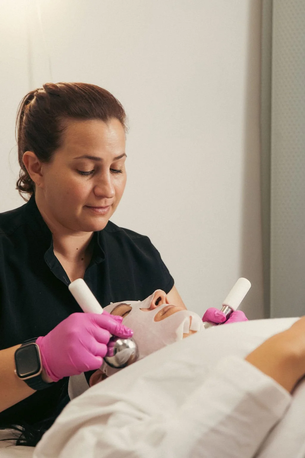 Facial acupuncture session focused on natural skin rejuvenation