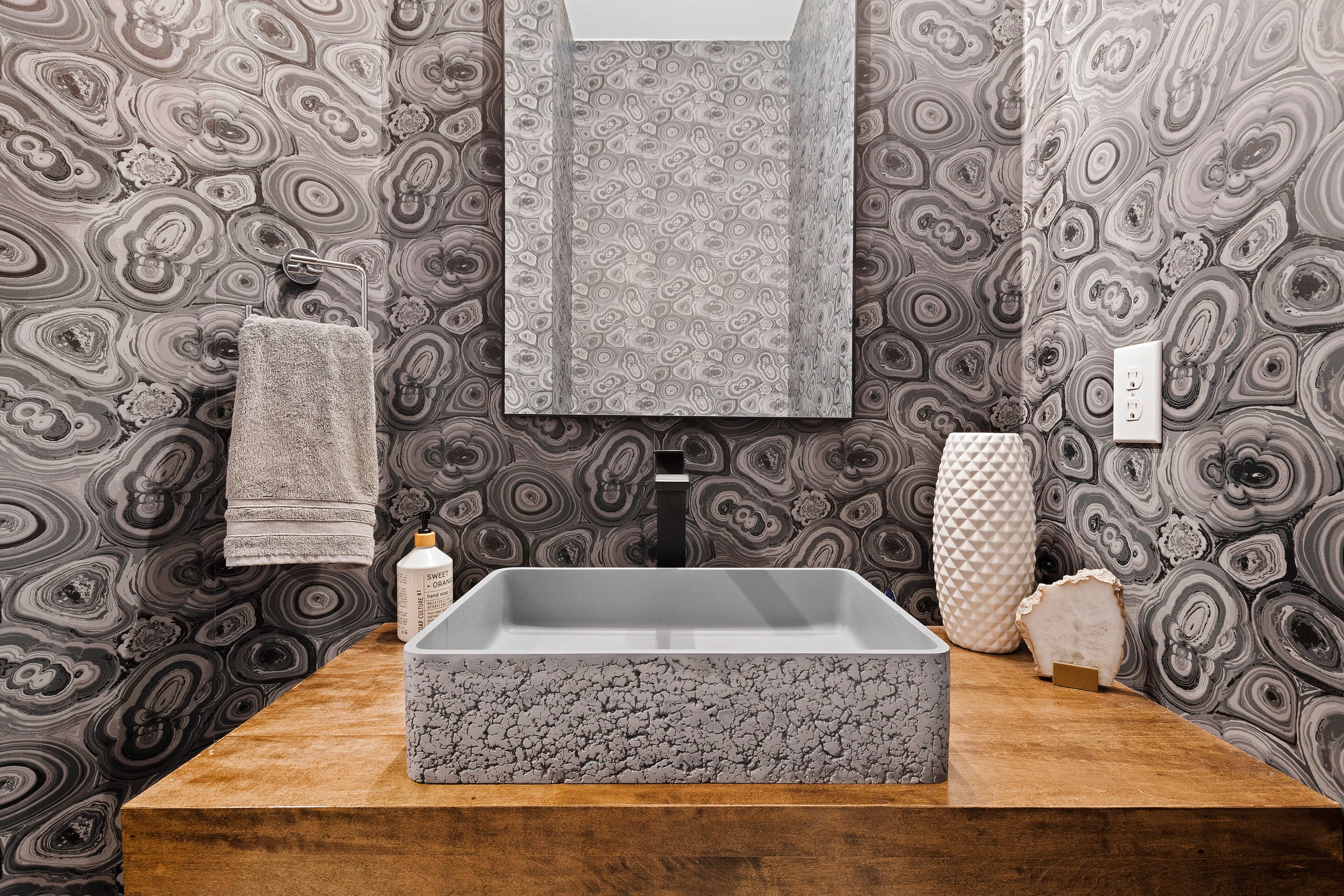 Bathroom 2.jpg