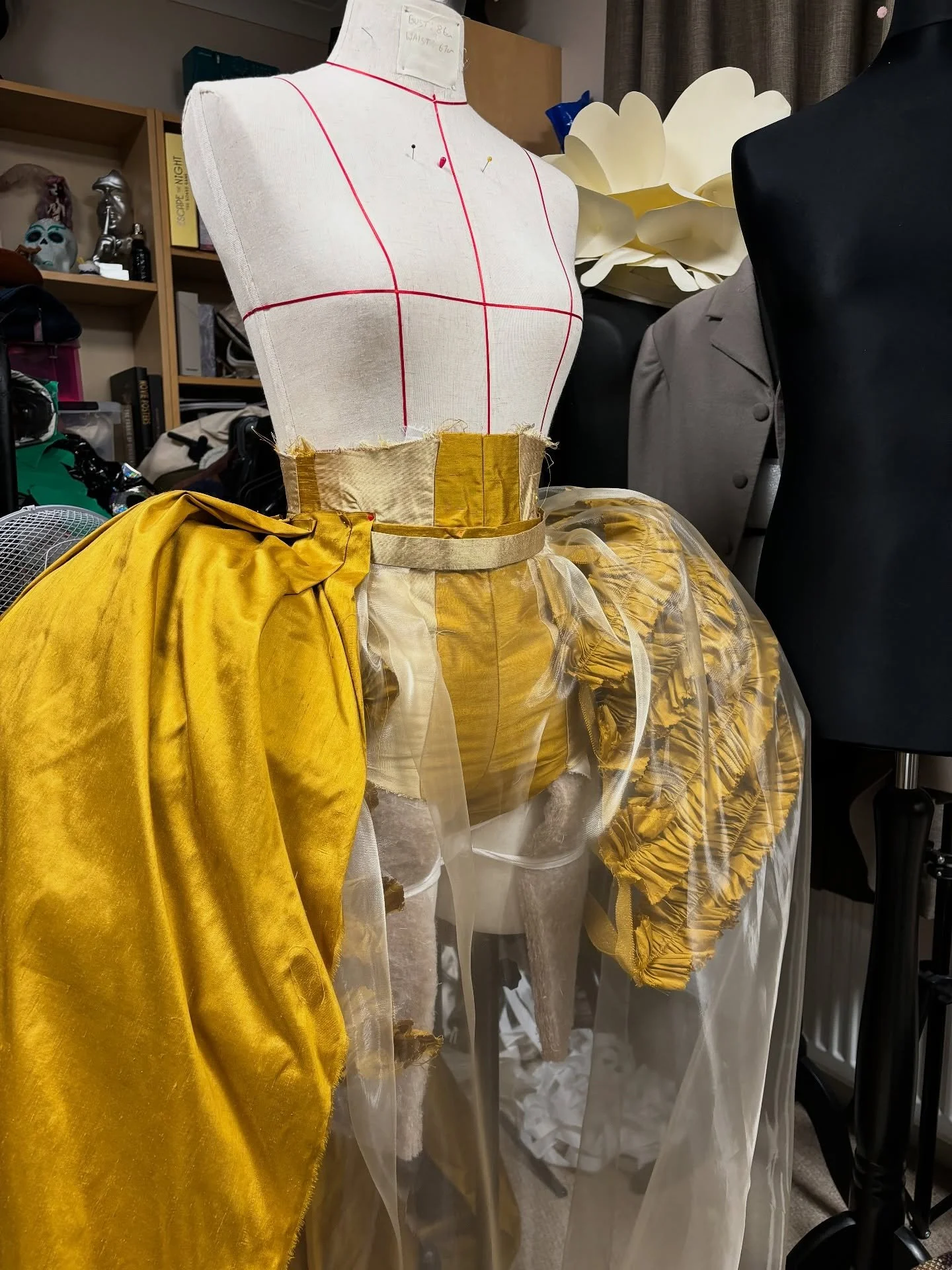 It&rsquo;s been a very busy year so far, so here&rsquo;s a fun throwback to making the Pineapple Princess for @warburton_costumes last year!

It&rsquo;s always fun to work with a designer who lets you have fun, and this was no exception. Huge shoutou