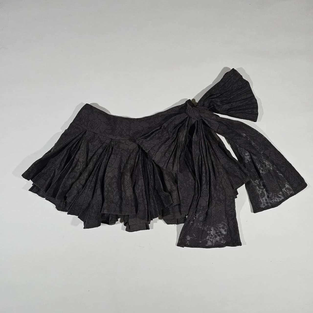 euro vintage lace pleated mini skirt with ribbon