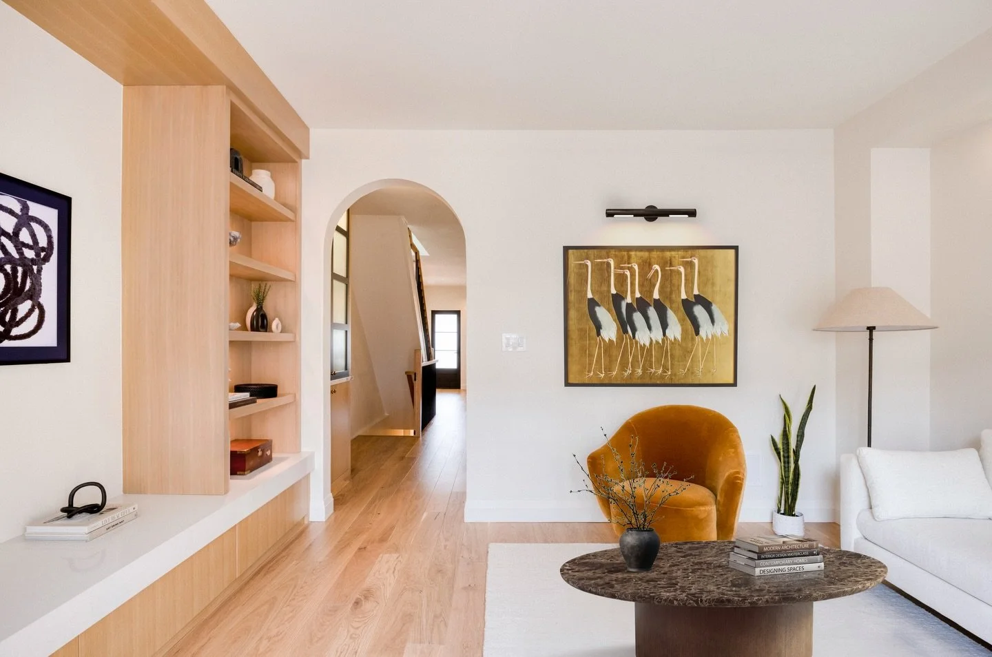 The weekend edit.
A cozy family room.
What is a living room? It&rsquo;s Saturday morning in your pajamas. It&rsquo;s a family movie night. It&rsquo;s the corner you sink into with a good book. It&rsquo;s where the weekend actually happens. This one w