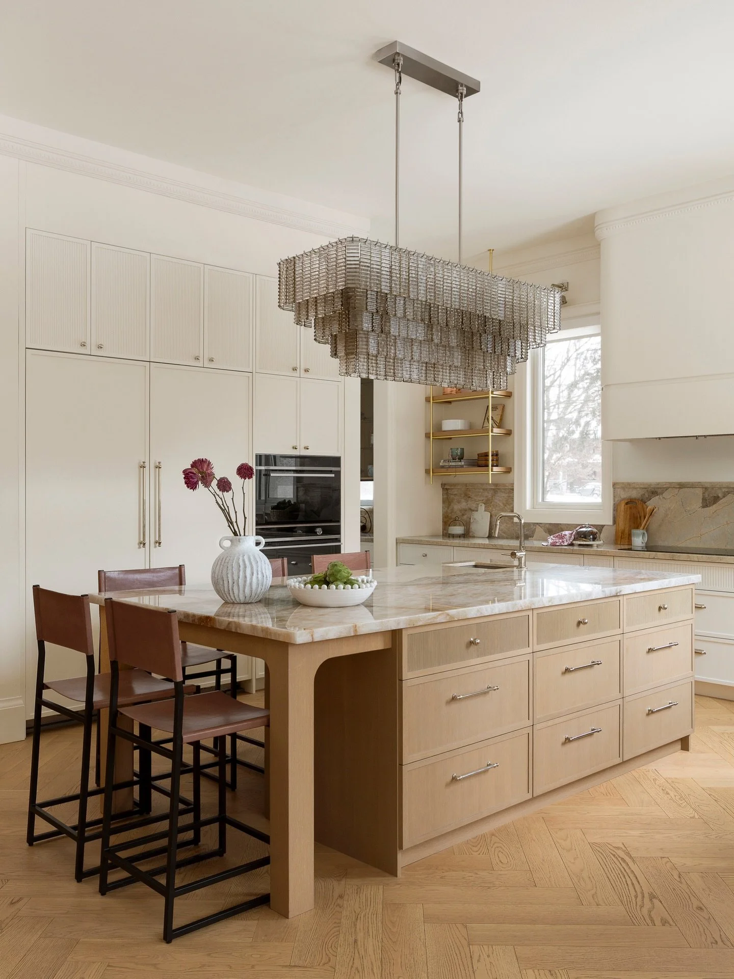 Every family has a rhythm. The early mornings, the rushed breakfasts, the slow Sunday dinners, the conversations that happen between the chopping and the stirring. 

A great kitchen doesn&rsquo;t interrupt that rhythm. It holds it. That&rsquo;s what 