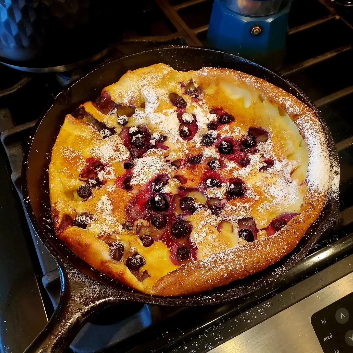 Blueberry Dutch Baby - yeah baby!

#sundaymorningbreakfast #frozenberries #blueberriesfromthegarden #foodtherapy #dietstartsmonday #castironcooking #timeforanap