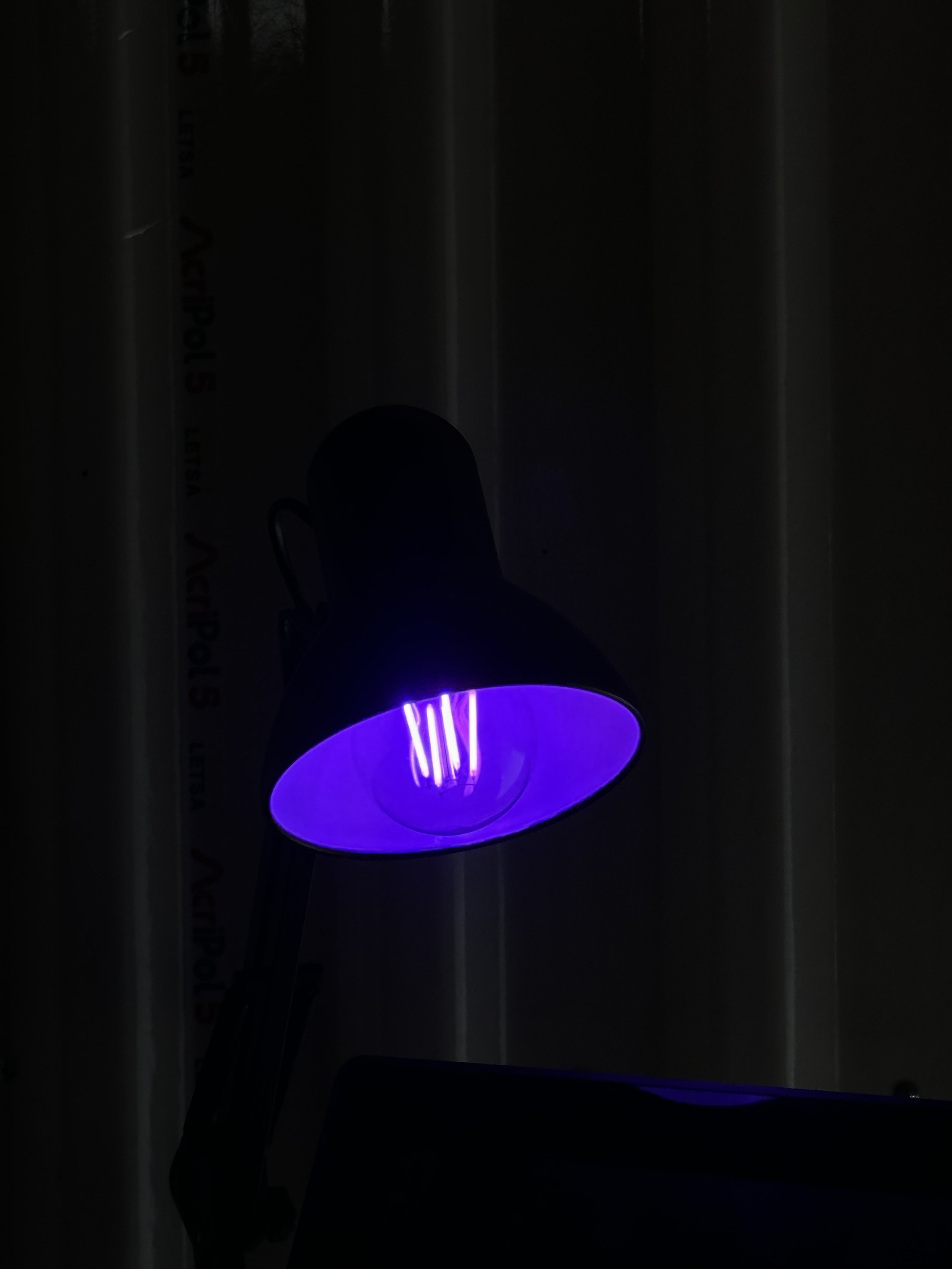 Lámpara morada Cápsula La Punta