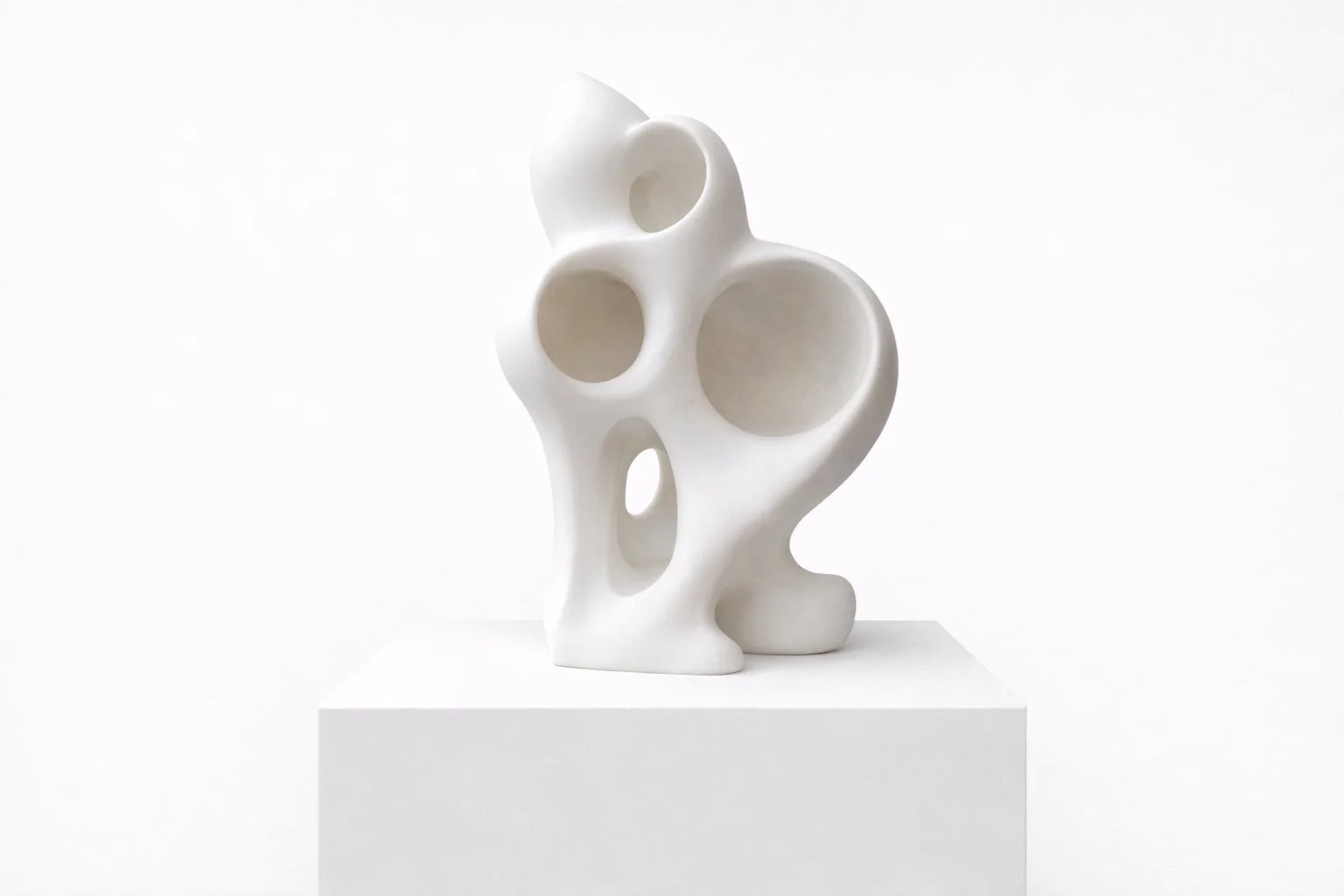 yoko-kubrick-vesta-contemporary-marble-sculpture.jpg
