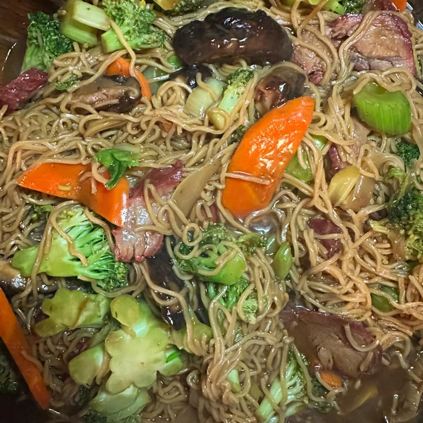 When we heard the news I immediately made this for dinner to remember this longstanding Waipahu restaurant. Wong Kung Chop Suey was a family favorite. It was one of the few places that wouldn&rsquo;t break the bank to feed family and their fried gau 