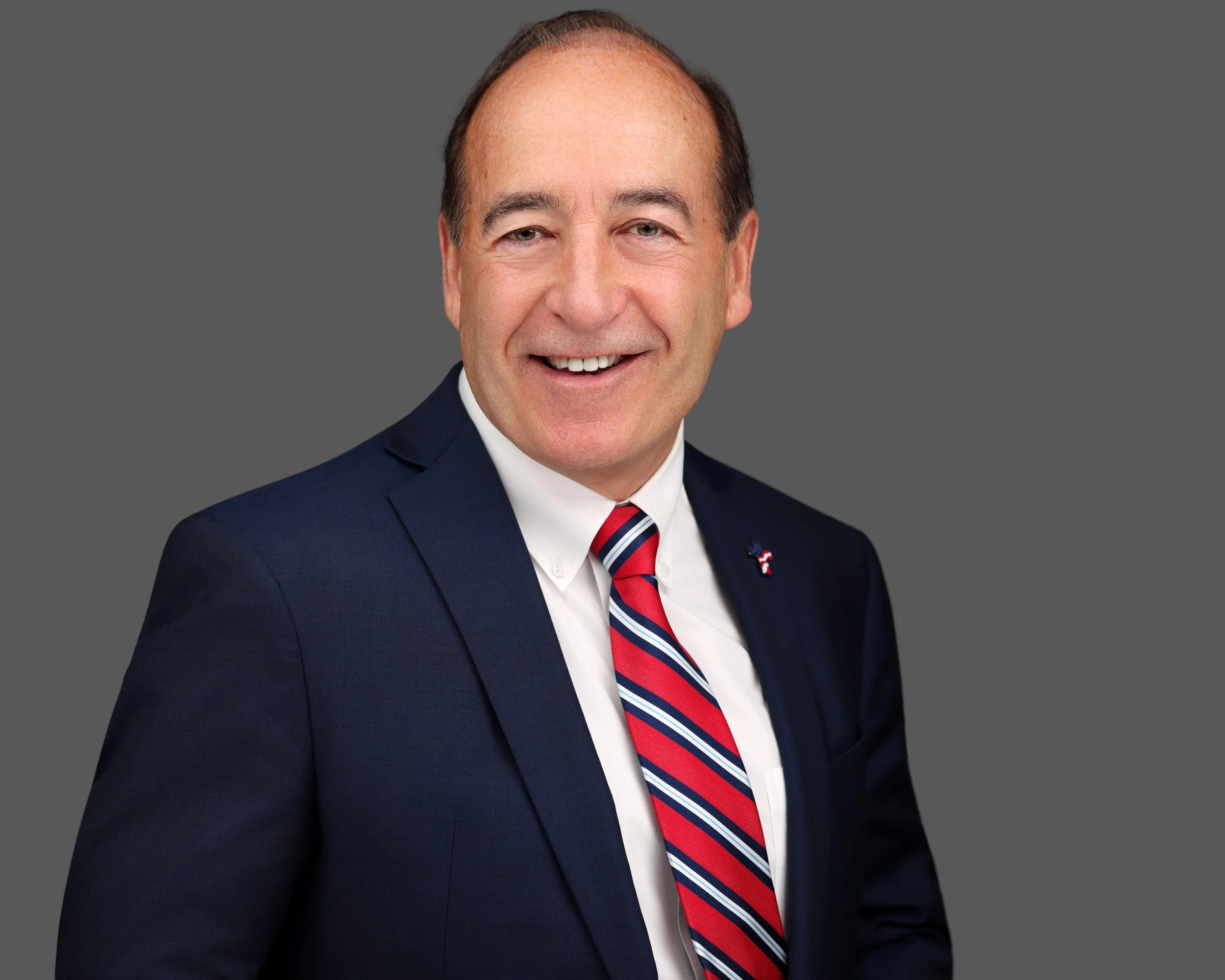 A Rare Thing in Washington: A Good Man Runs for Office