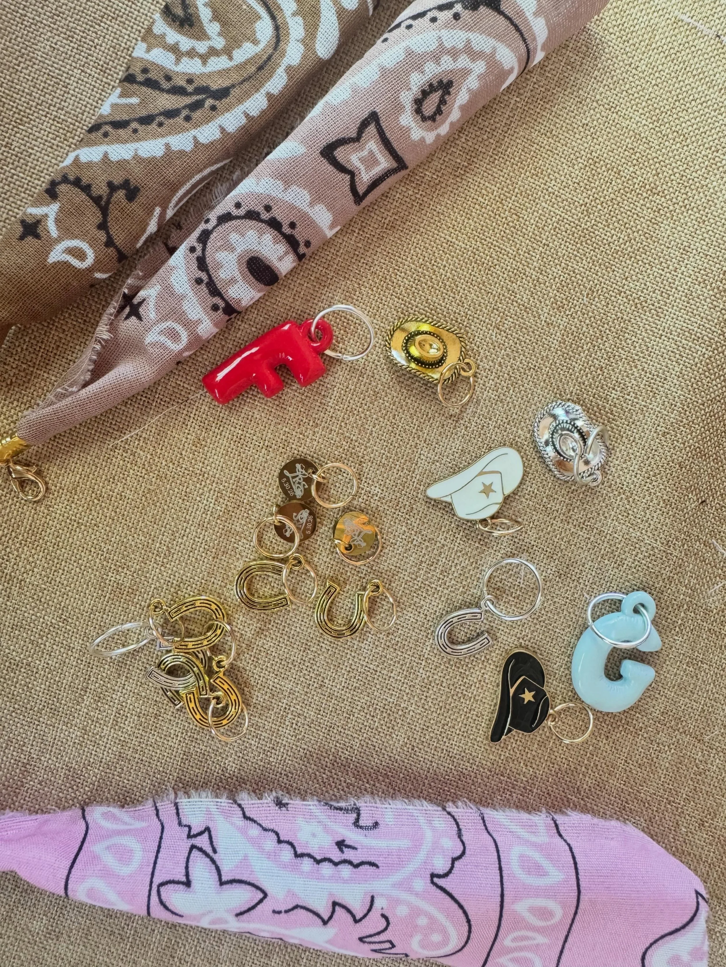 Howdy 🤠 So fun at this morning&rsquo;s event&hellip;bandana bracelet making at a Bat Mitzvah on the farm! 🐷🐴🐔🐮🌾