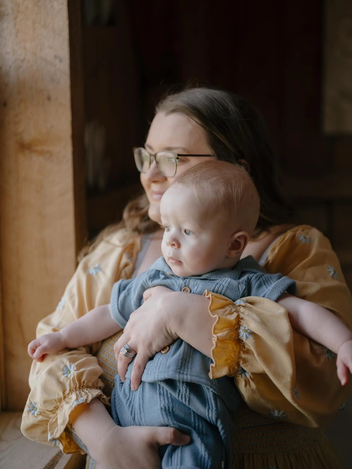Mommy &amp; Me Minis were an amazing time, capturing the beauty of motherhood and these little ones. 🤍💐