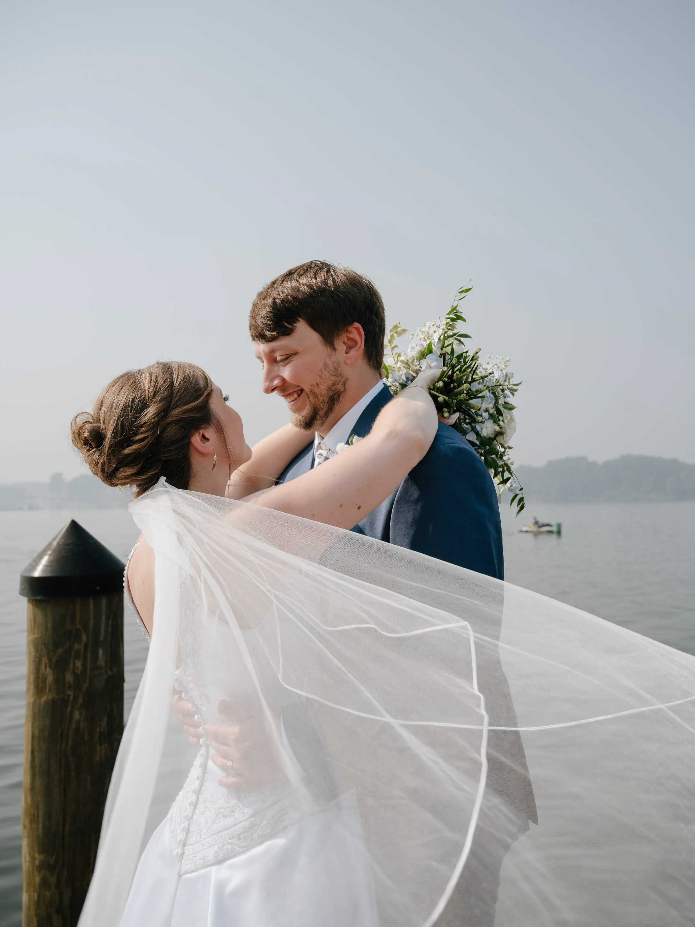 Celebrating Adam &amp; Taylor!🩵

Huge shoutout and even bigger thank you to @amberyeagleyphotography for letting me second shoot this stunning wedding with her! So grateful to work alongside such amazing talent.