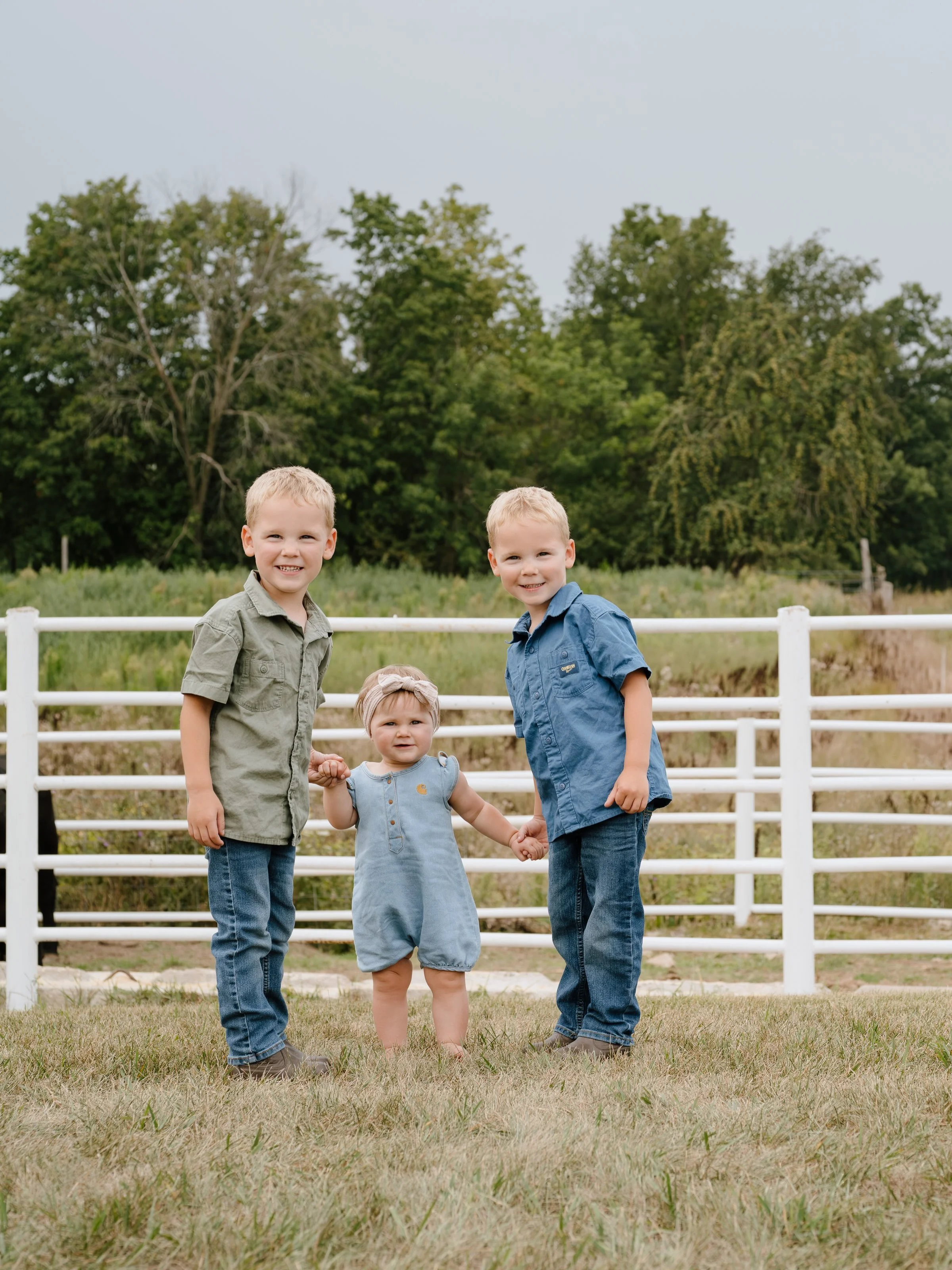 Filhart &amp; Moeggenborg Family💙

I am incredibly grateful to the families who trust me time and again to document their journeys and watch their families evolve over the years.