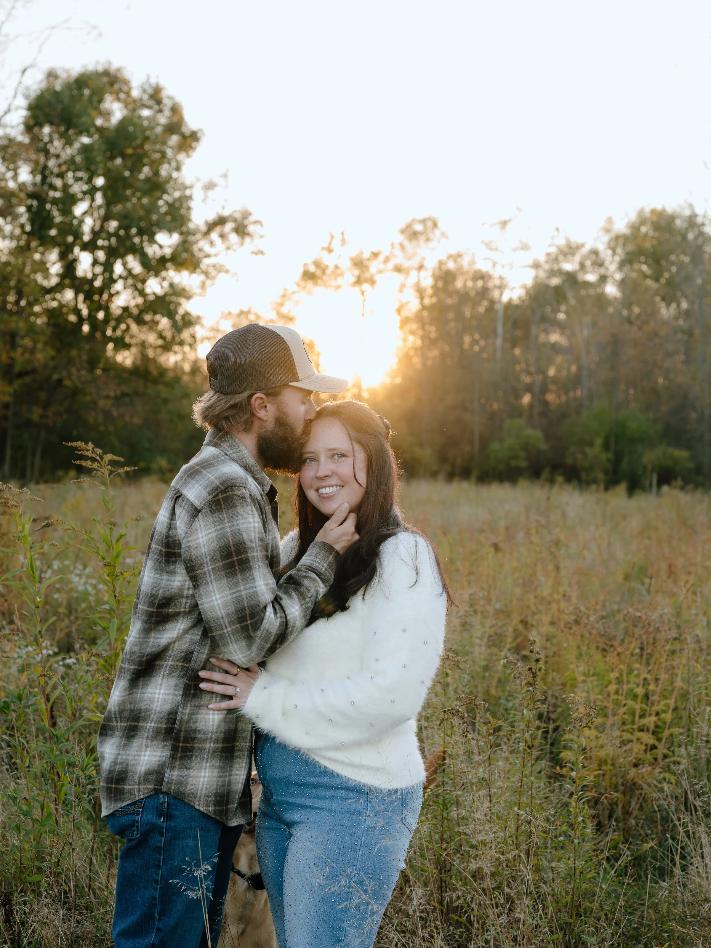 Hanna &amp; Riley&rsquo;s perfect golden hour engagement session.🧡 I can&rsquo;t wait for their wedding next year!

(And of course, we had to include their pup in a few pics!)🥹