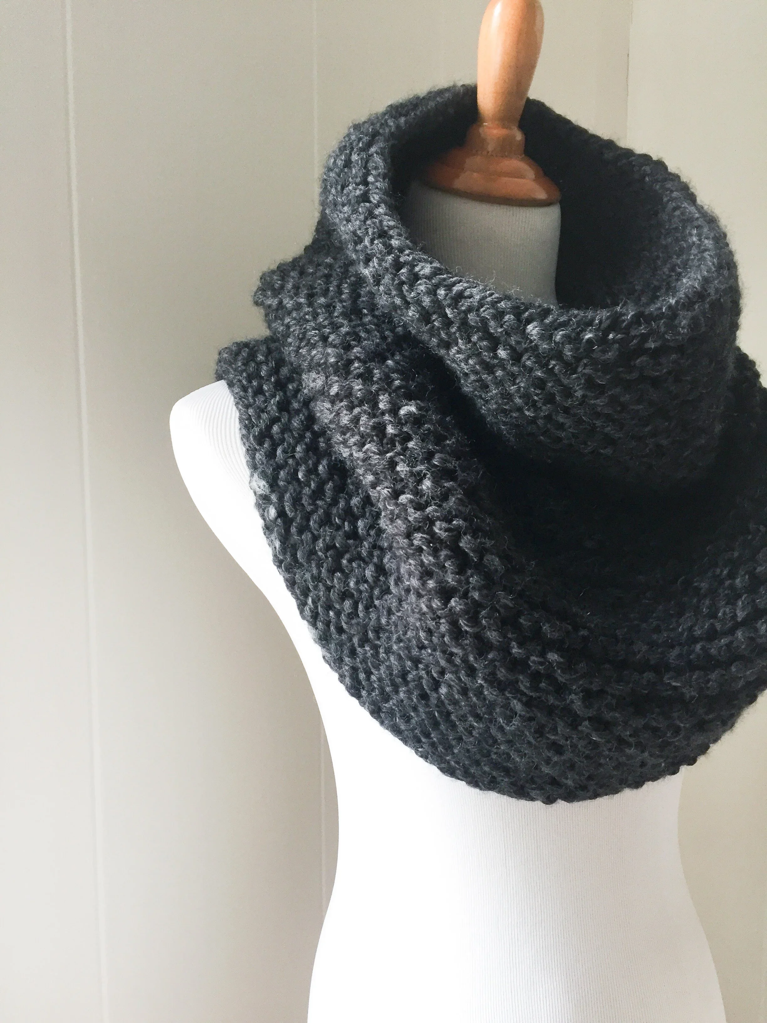 Simple Garter Stitch Knit Cowl Pattern (Free)