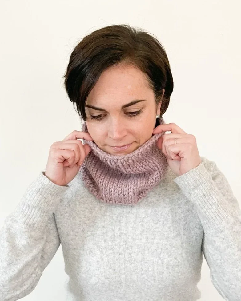 How to Knit a Cowl Scarf in the Round for Beginners | Easy Pattern