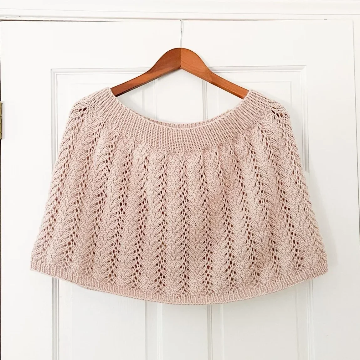 Simple Lace Knit Poncho Capelet Knitting Pattern | All the Vines
