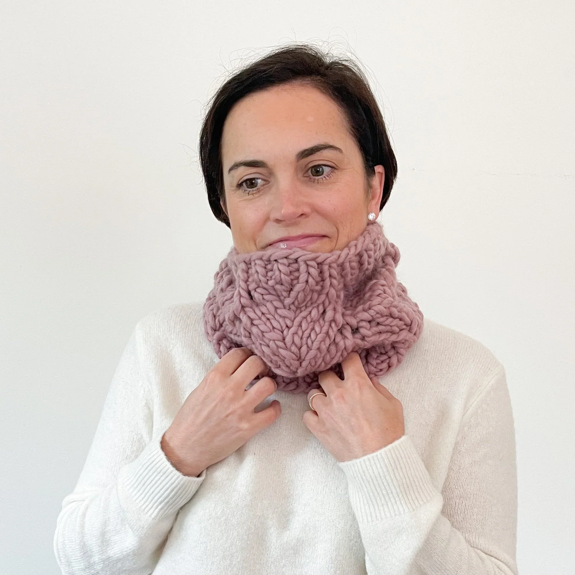 Simple Chunky Lace Cowl Knitting Pattern + Tutorial