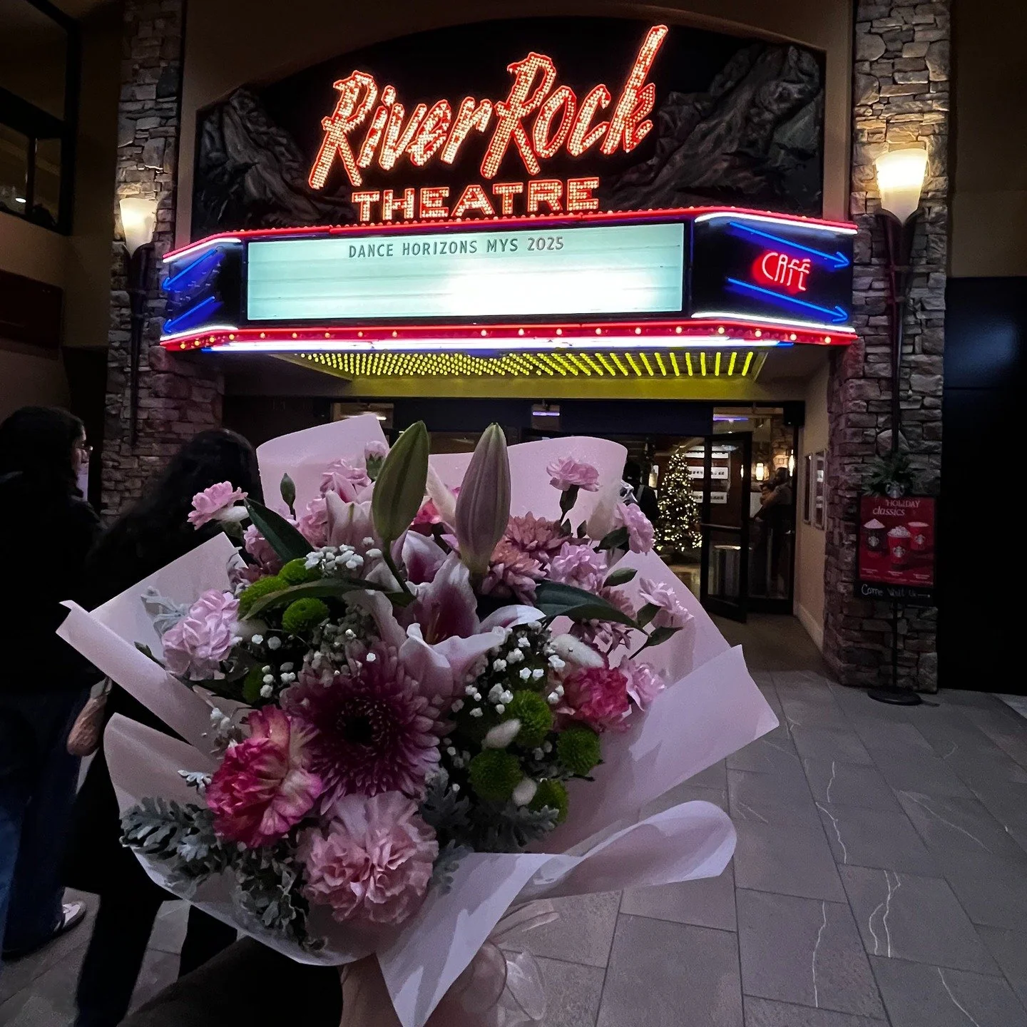 The perfect bouquet for the perfect dance performance 💐🎶