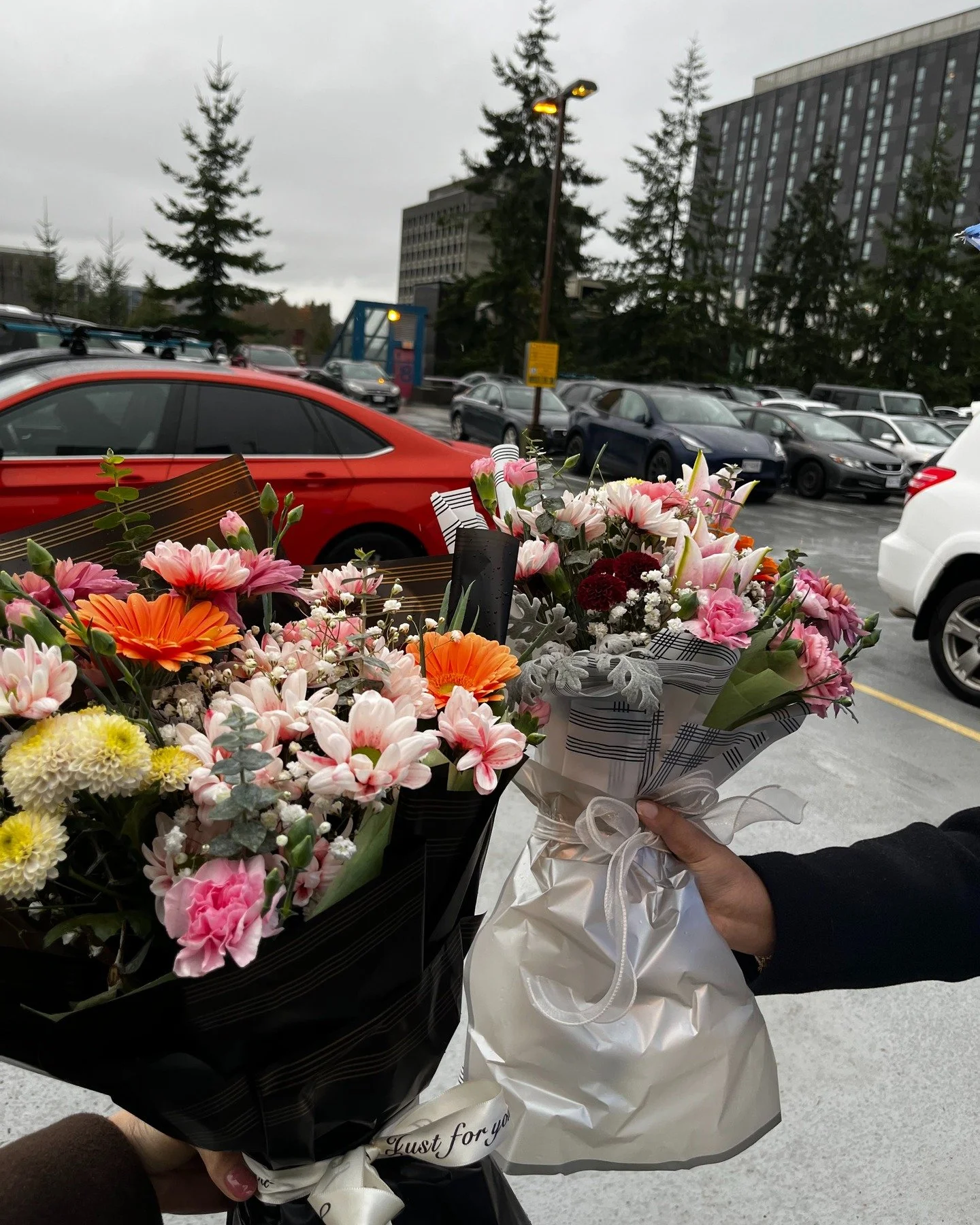 The Fall graduation season may be over, but the bouquets live on 💐