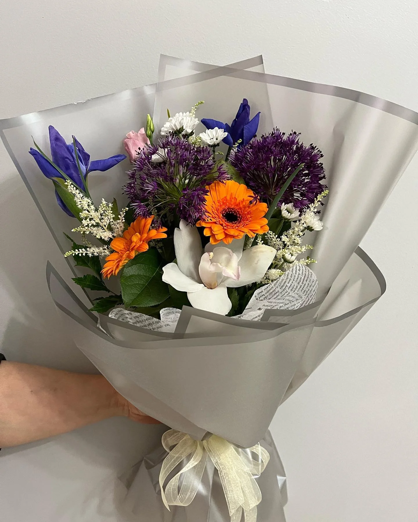 cheers to the graduate! say it with flowers! 👨&zwj;🎓

🏷️ $50 tax included