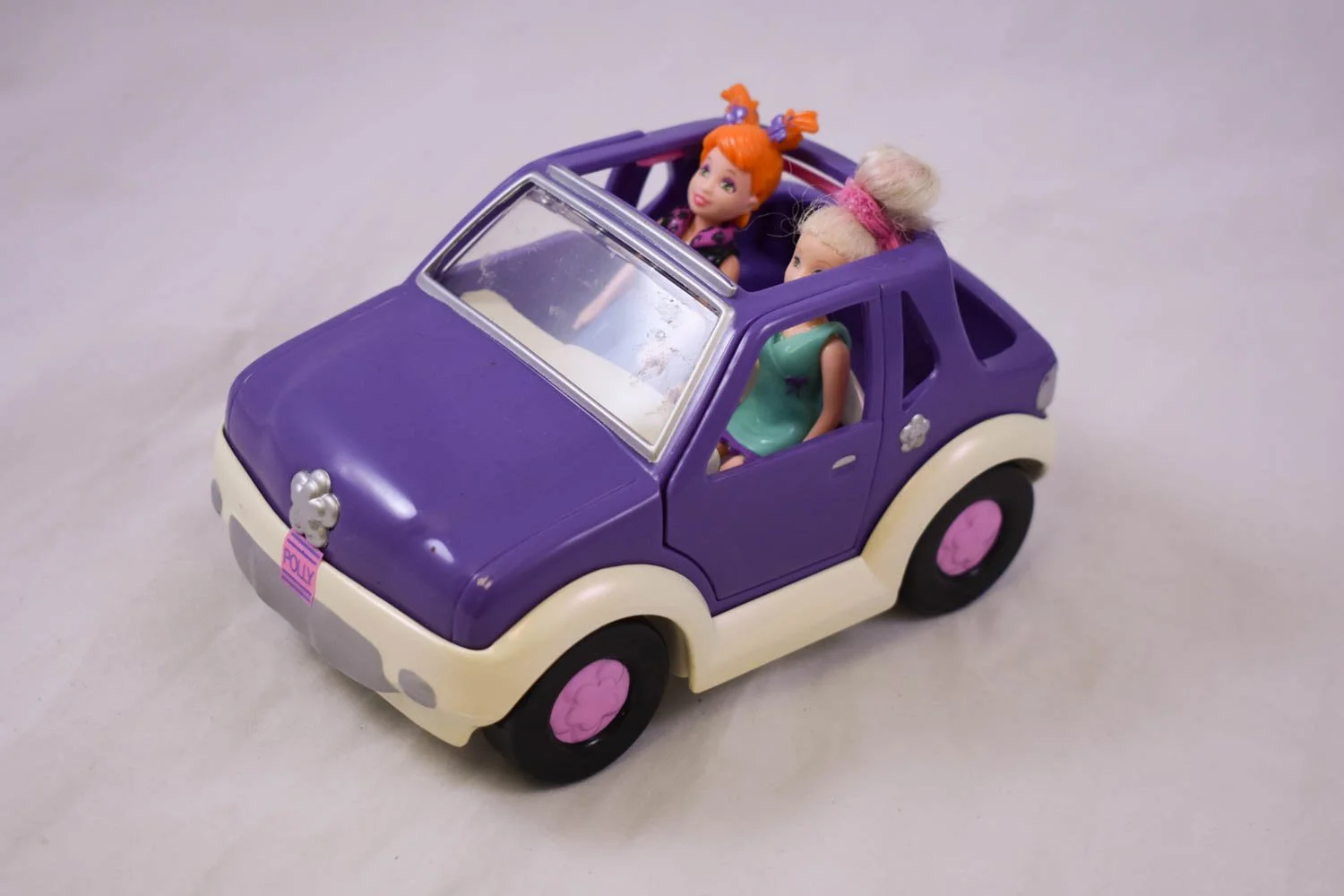 A Polly Pocket car
