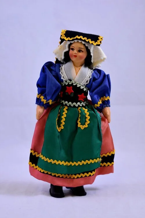 Another original Eros doll, this one shows the traditional costume of the Florentine area of Italy