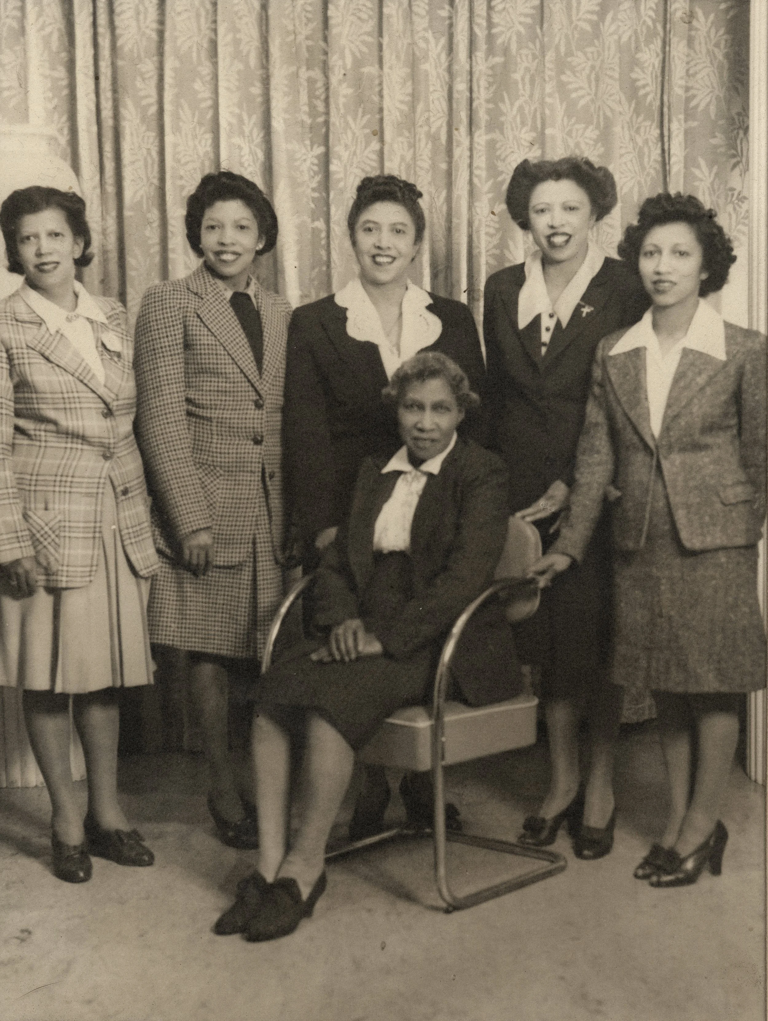 Corilla Jane Ellen Wood, seated in front of her daughters (l. to r.) Lena, Hilda, Vivi, Alma, Isma, and Jane Wood, circa 1940s.  
Source: Salt Spring Island Archives 2004031043 Gwynne Wood (Quinn, Guinn) Photo Collection