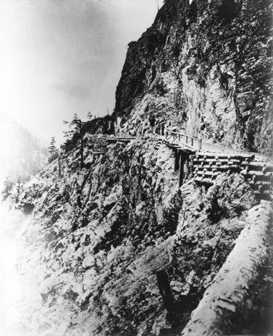 Hill 19 on the Cariboo Road. Item A33838_141, courtesy of the City of Vancouver Archives