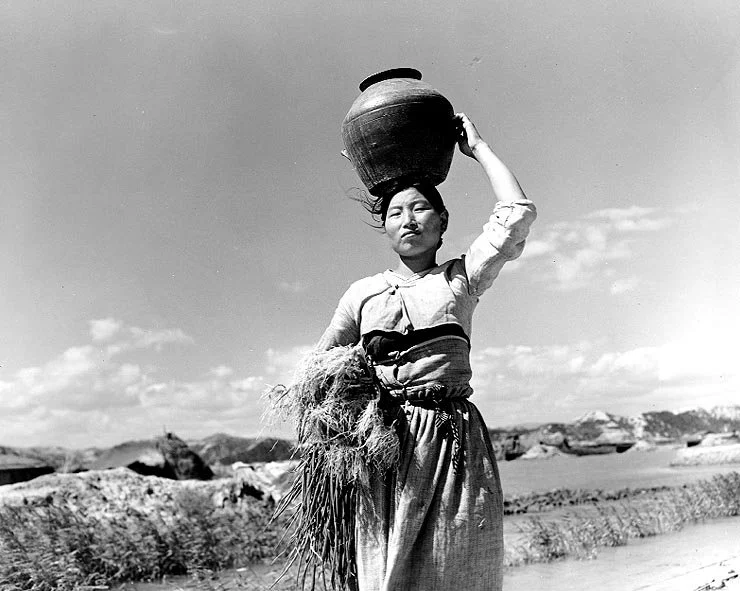 Woman fleeing Pohang, South Korea in 1950.