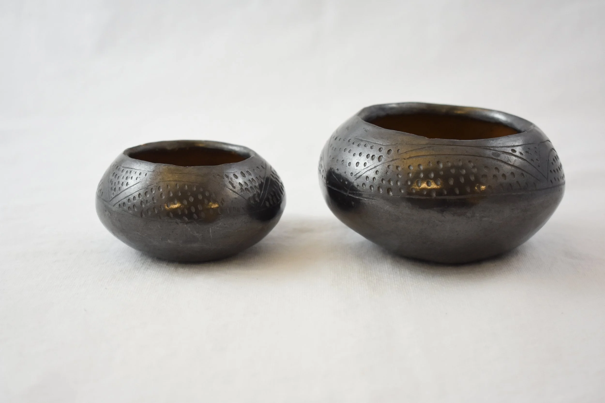 Pottery has a long tradition in Zimbabwe. Clay and soapstone are the two most common materials, with clay being more common before European colonization. Clay pots were traditionally used to carry water and beer (called chirongo), store dry food (cal