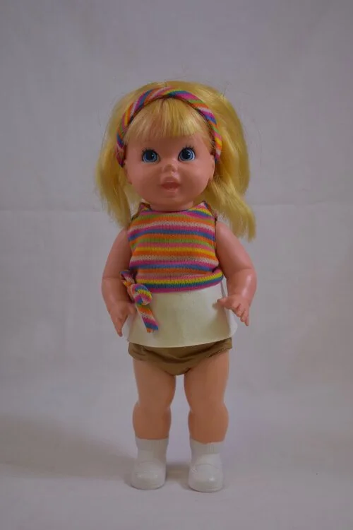 Tiny Swingy wasn’t exactly a walker; she was a dancer from the swingin’  ‘60s, as her mod clothes suggest.  She had a battery compartment in her back.   She could turn her head, swing her arms and twist at the torso. 